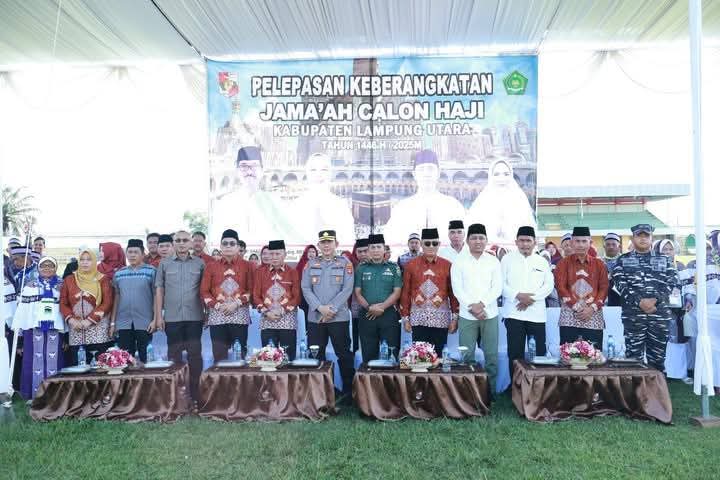 PEMERINTAH KABUPATEN LAMPUNG UTARA LEPAS KEBERANGKATAN JEMAAH HAJI SEBANYAK 47 ORANG, KLOTER 2 TAHUN 2025