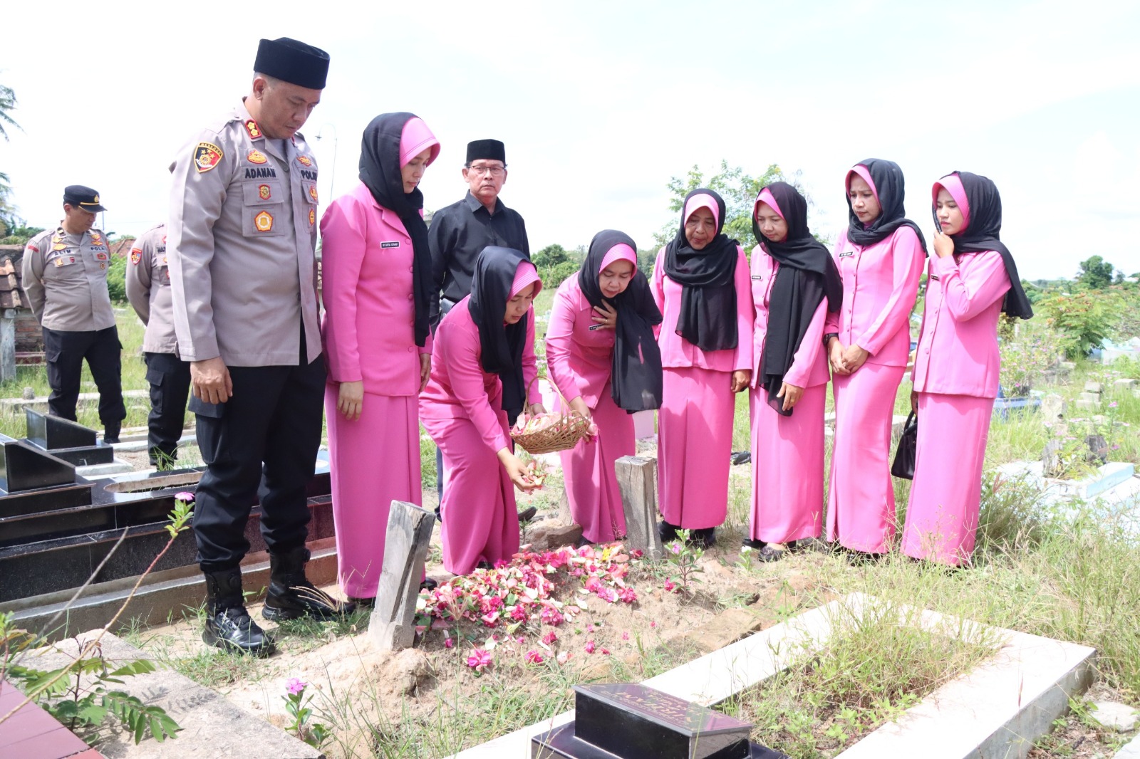 Hari Bhayangkara ke 79, Kapolres Dampingi PJU Polda Lampung Anjang Sana ke Rumah Personel Yang Gugur Saat Bertugas di Way Kanan