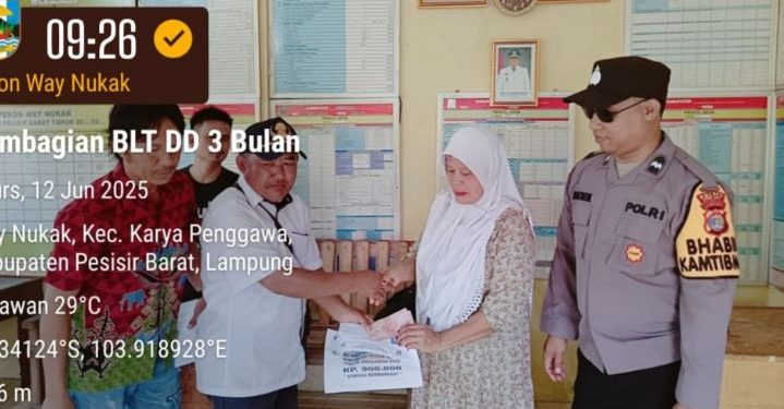 Peratin Darmawan Desa/Pekon Wainukak Kecamatan Karya Penggawa , Salurkan BLT, DD Tahap 1 Tahun 2025 Pada 10 KPM