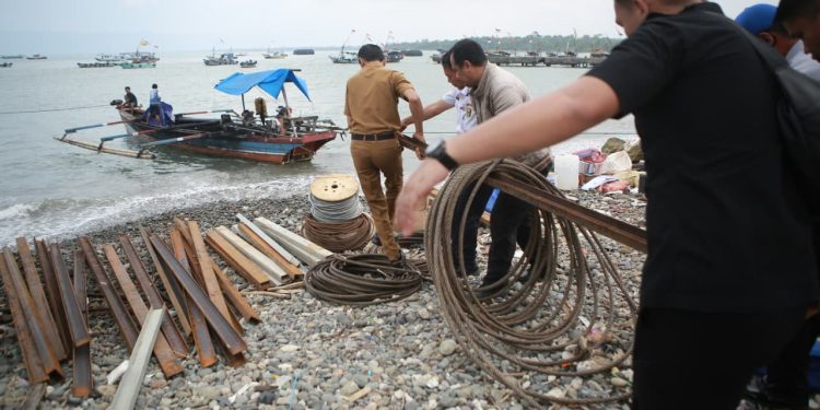 Tim Ekspedisi Perbaikan Jembatan Gantung Tempuh 5 Jam di Laut menuju Pekon Tampang Muda