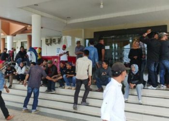 Ratusan Wartawan Datangi Kantor Bupati Tanggamus