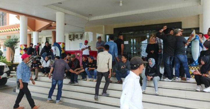 Ratusan Wartawan Datangi Kantor Bupati Tanggamus